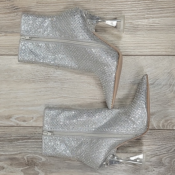 Steve Madden Size 7 Silver Embellished Vivy Heeled Bootie - Picture 4 of 9